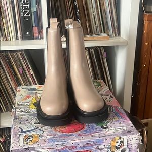 Jeffrey Campbell Tanked Taupe size 9